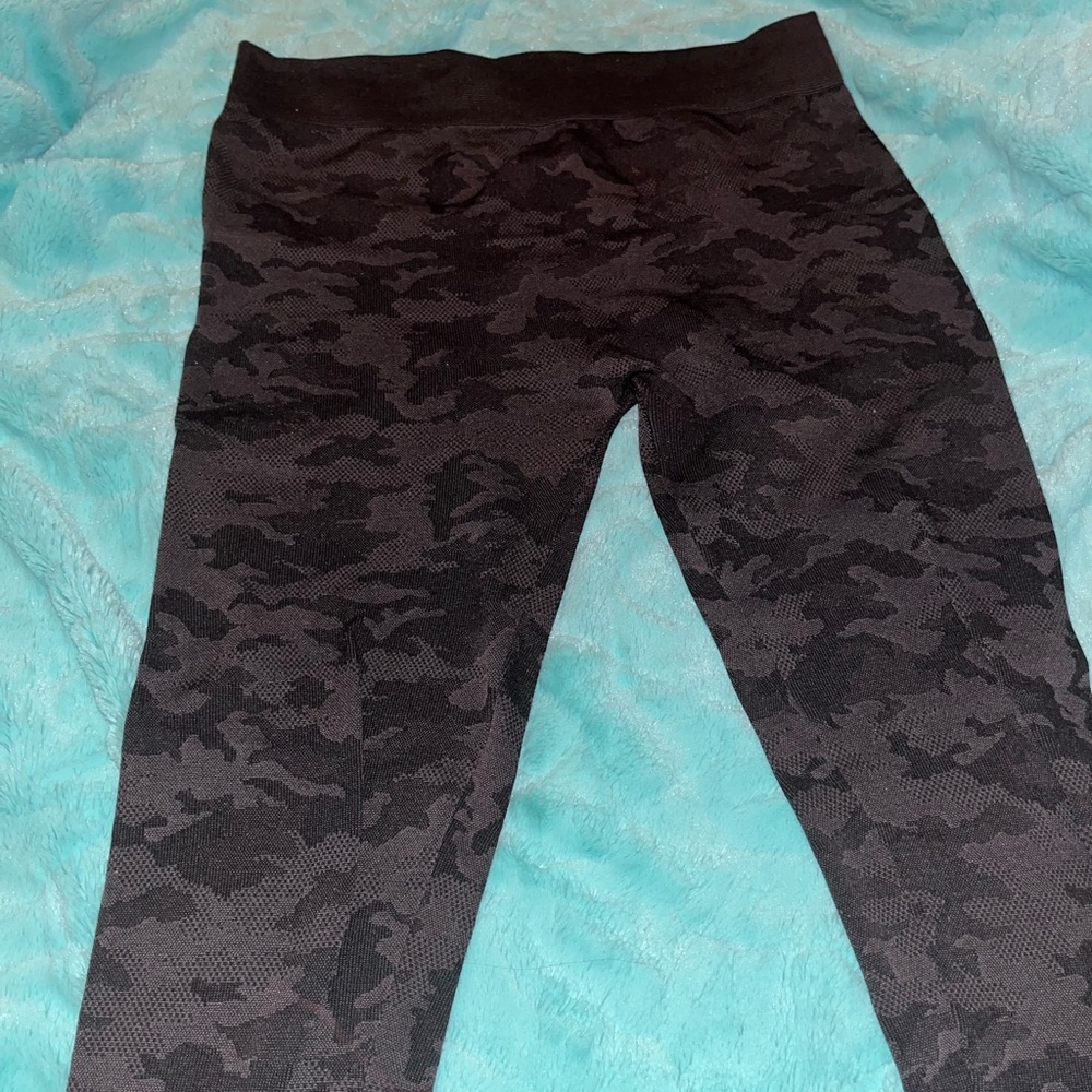 black/grey fleece lined camo leggings